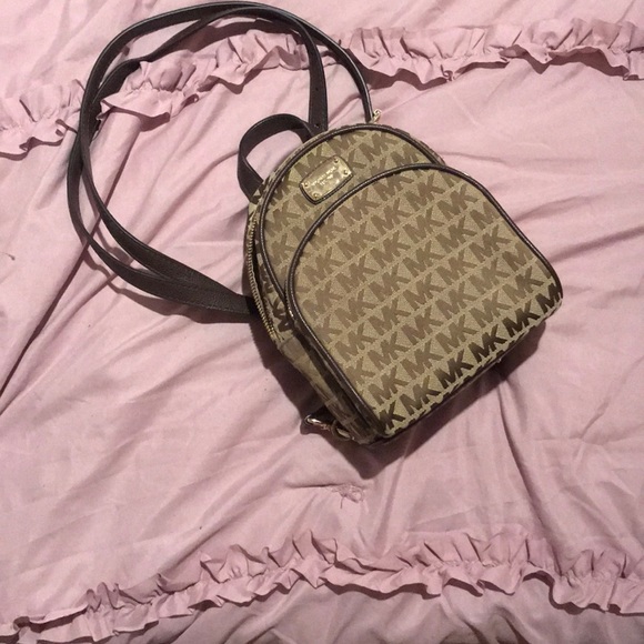 Authentic Michael Kors mini book bag - Picture 1 of 3